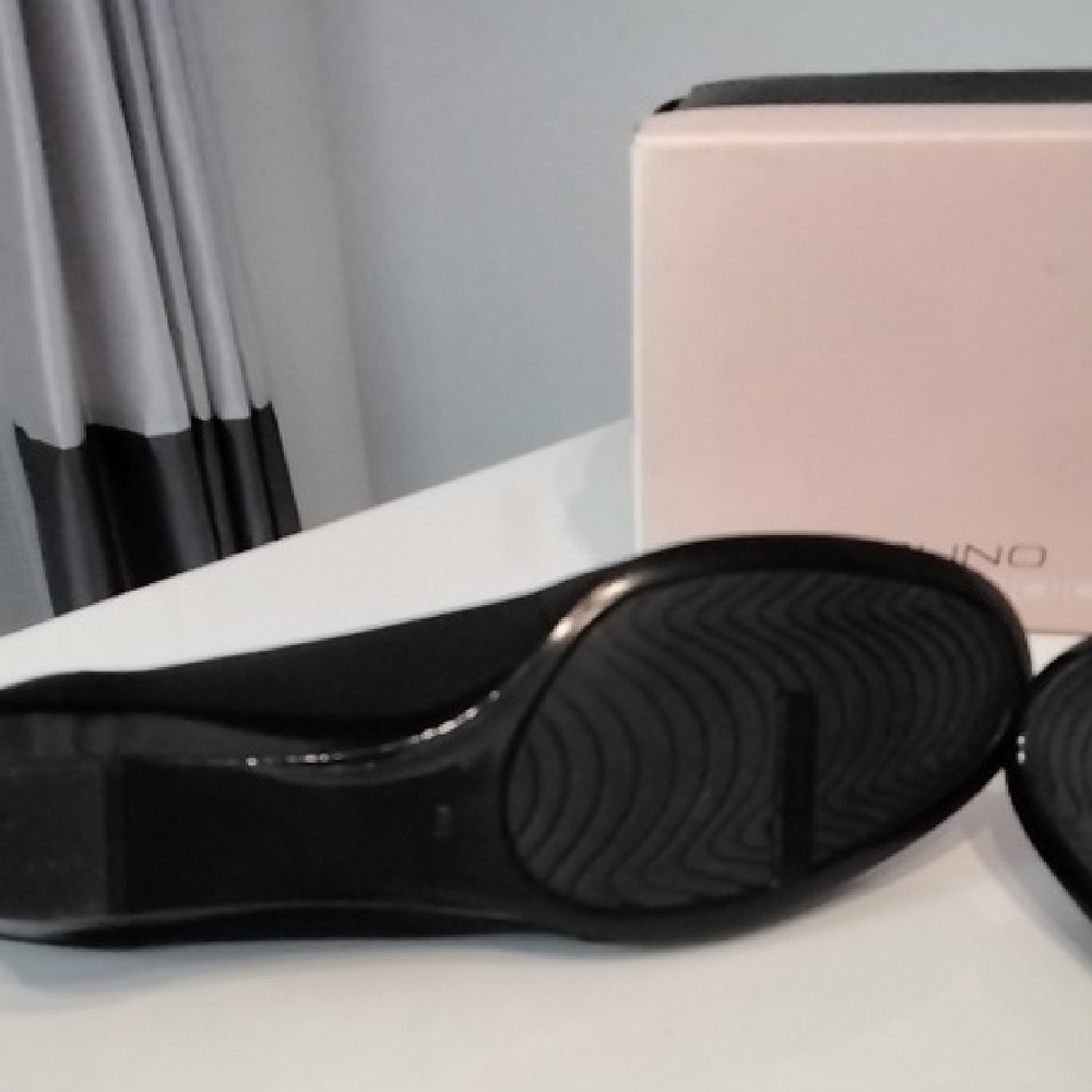 Bandolino Women's Black Wedge Shoes - Picture 11 of 11